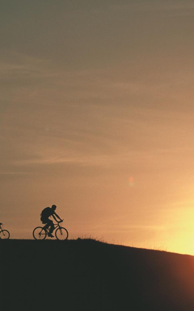 VTT au soleil couchant