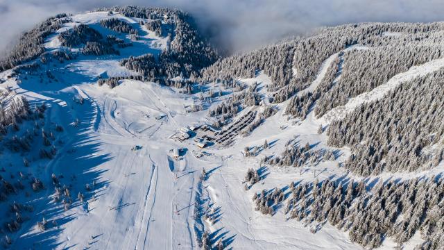 Station du Collet en hiver sur le Massif de Belledonne